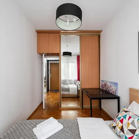 Rondo Onz Red & Yellow Apartament Warszawa