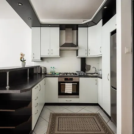 Rondo Onz Red & Yellow Lejlighed