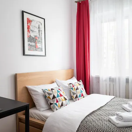 Rondo Onz Red & Yellow דירה